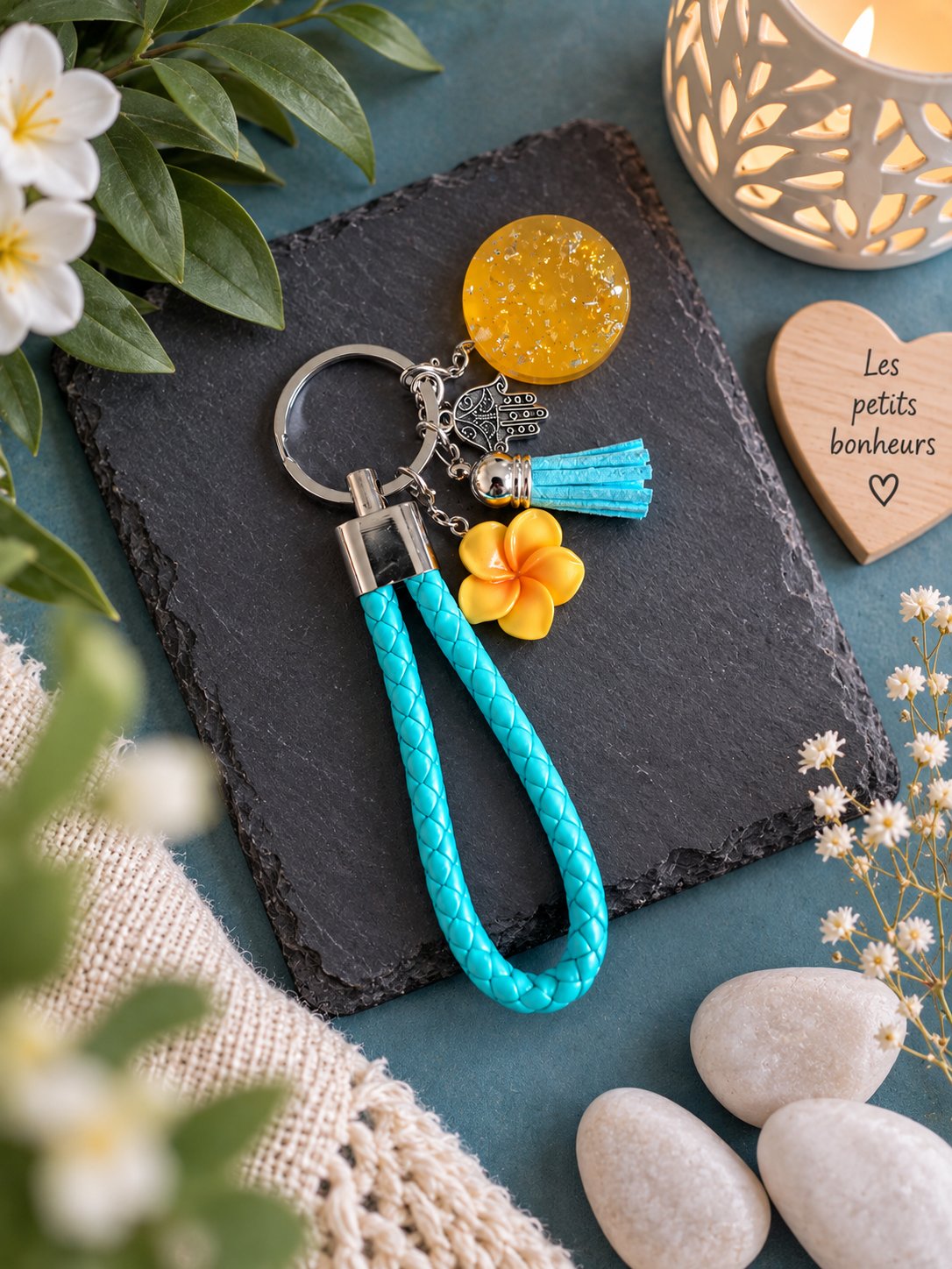 Porte-clés turquoise et jaune – Création artisanale originale et colorée — visuel 1