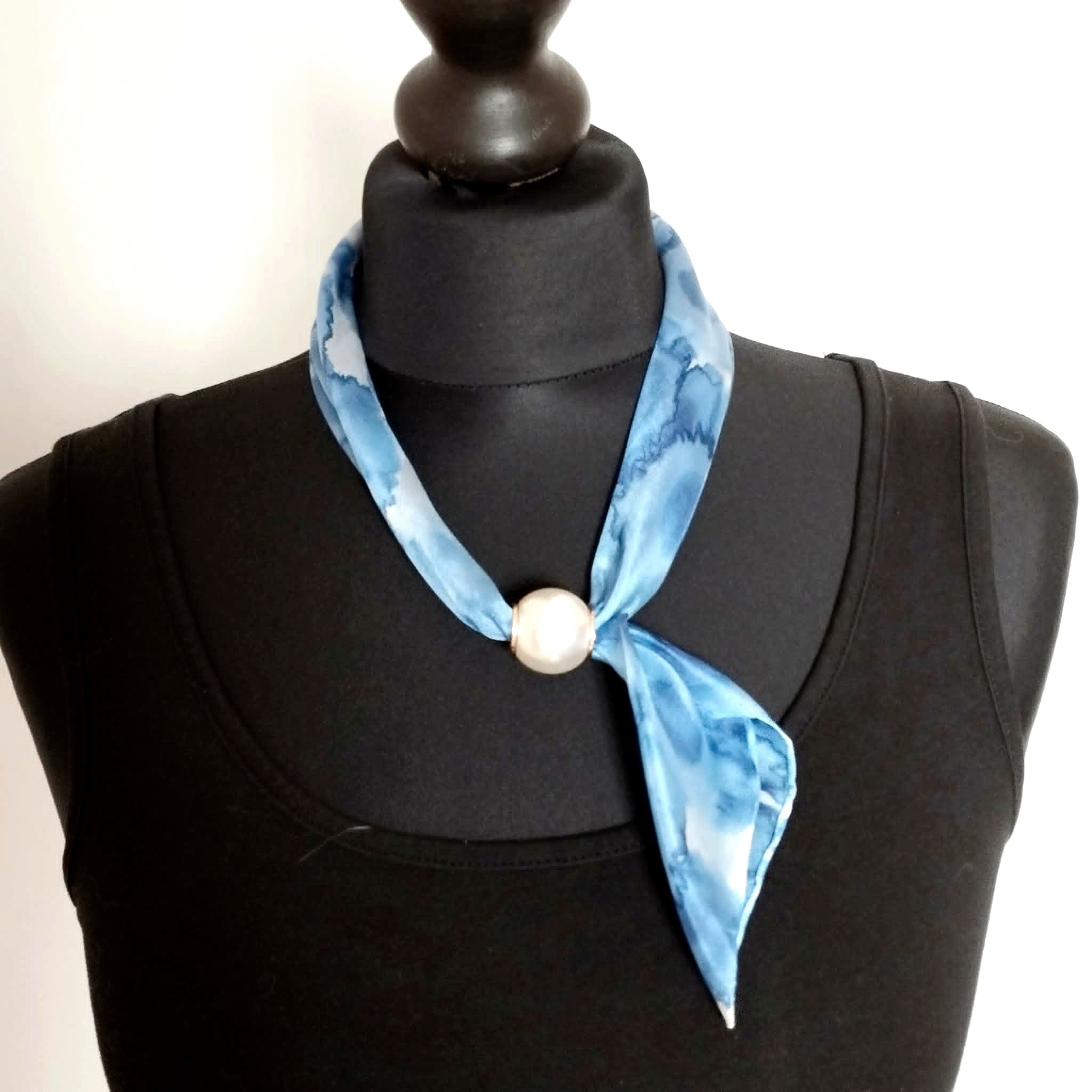 Collier en soie — visuel 1