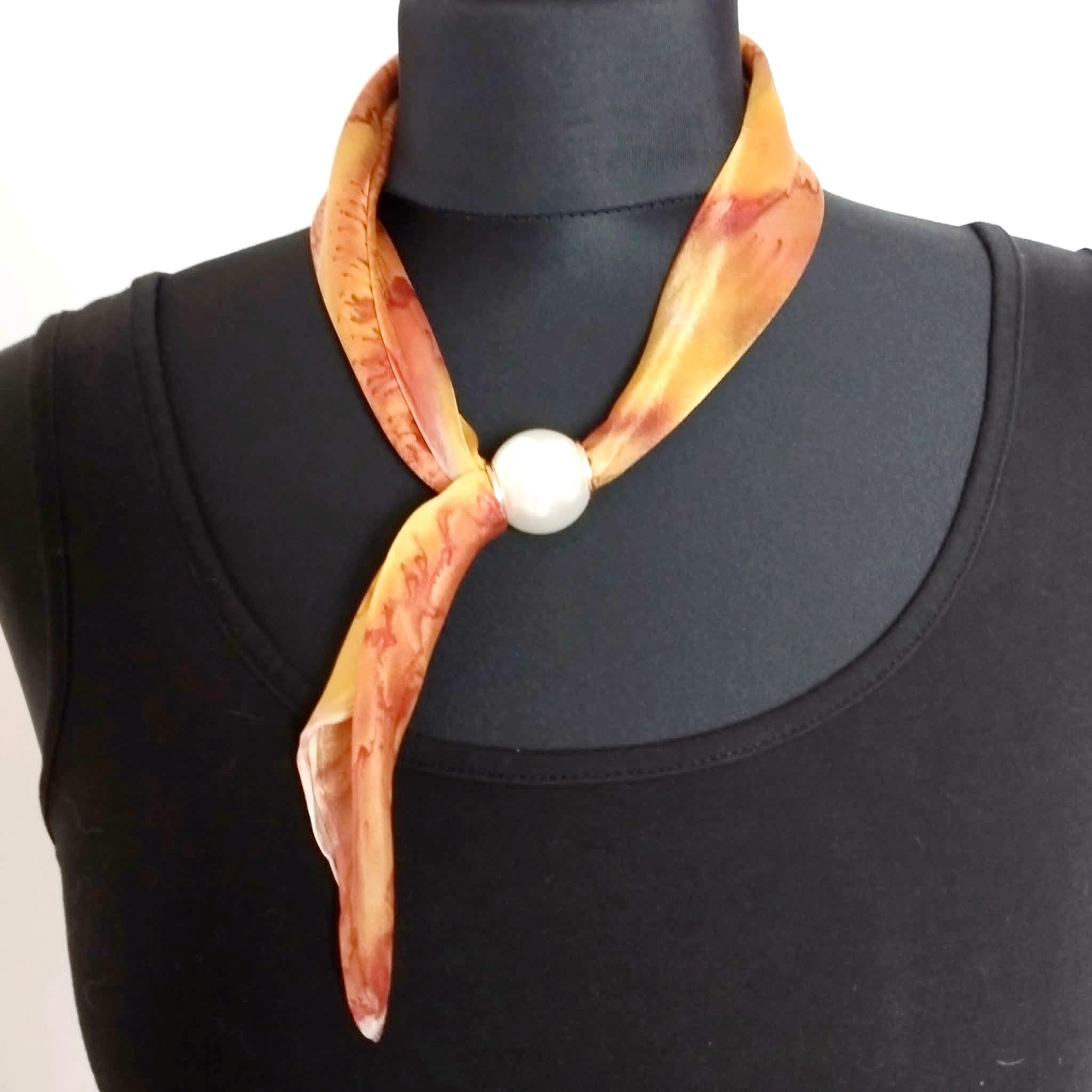 Collier en soie — visuel 1