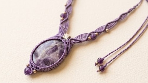 Collier ajustable en micro-macramé et pierre améthyste — visuel 1