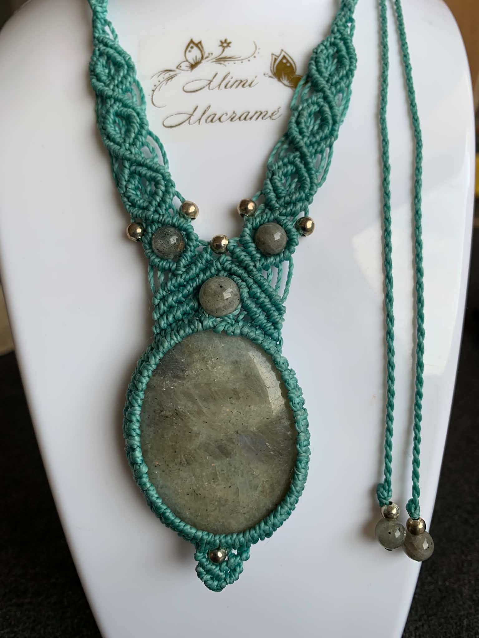 Collier micro-macramé et pierre labradorite — visuel 1