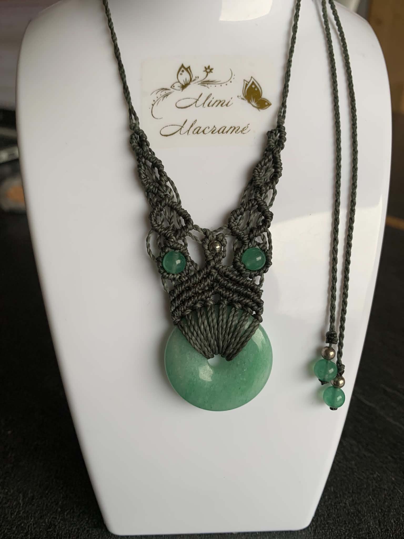 Collier tissé en fil de micro-macramé et pierre naturelle donut aventurine — visuel 1