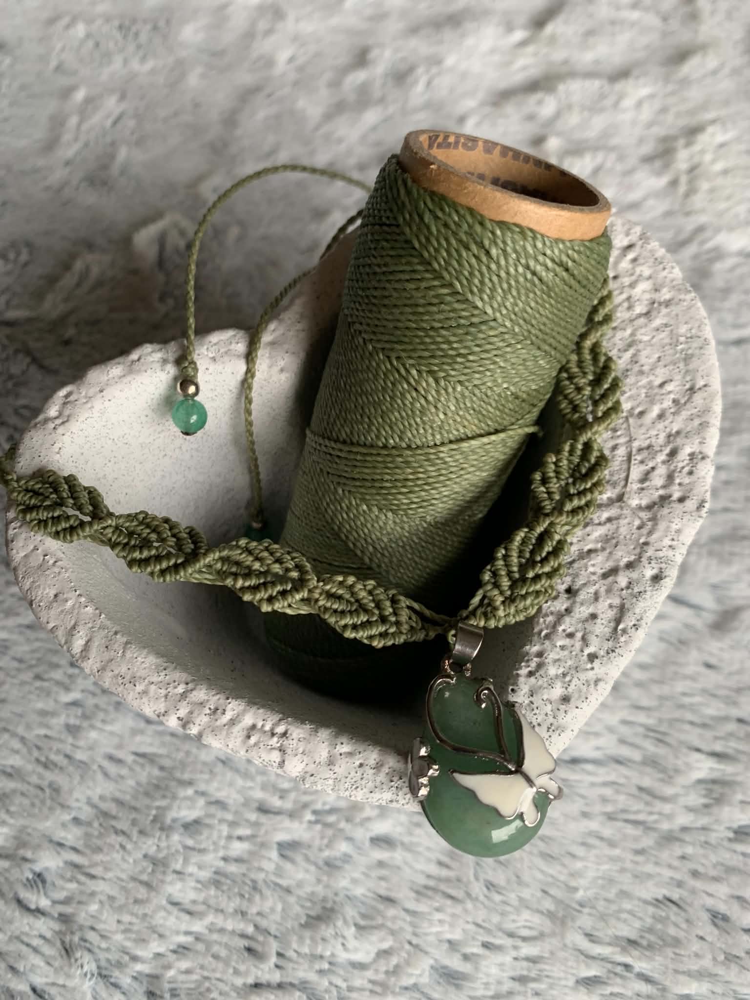 Collier  en micromacramé et pierre d'aventurine — visuel 1