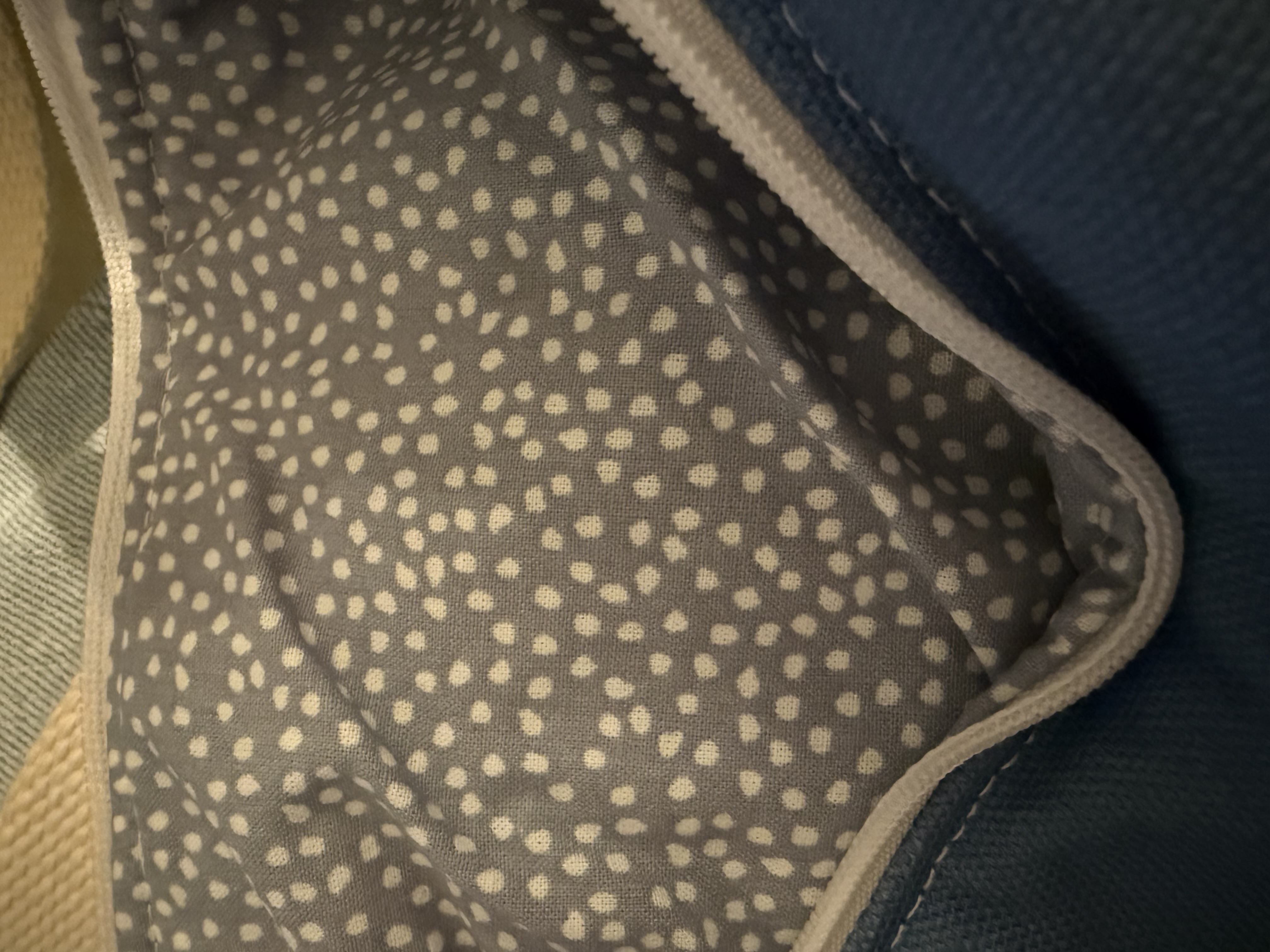 sac demi lune unique en Canva uni — visuel 2